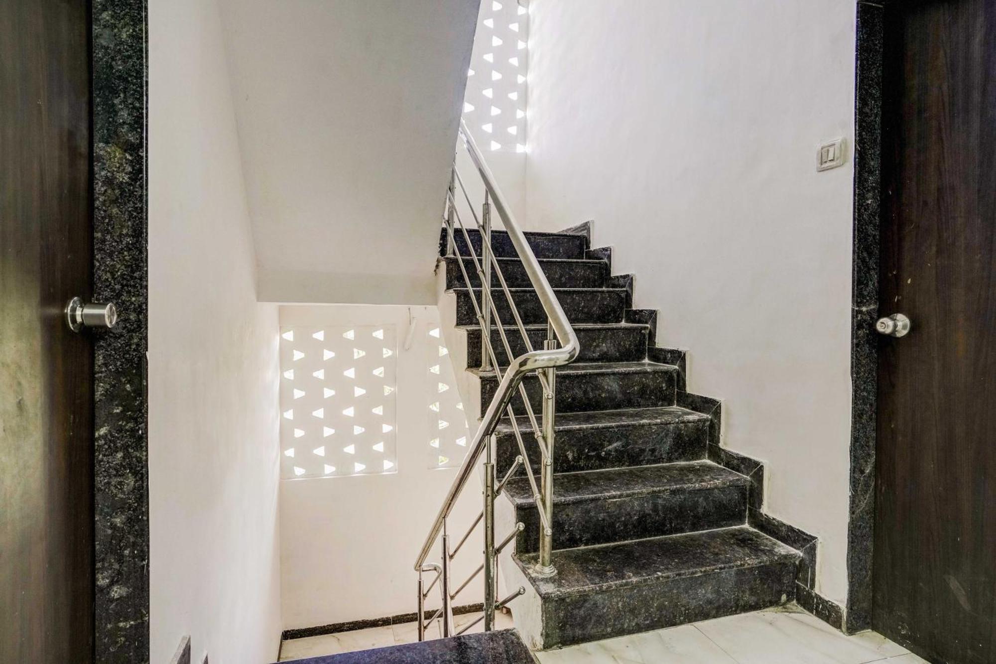 Super Hotel O Nashik Near Vijay Mamta Theatre Formerly Sahara Inn Екстер'єр фото
