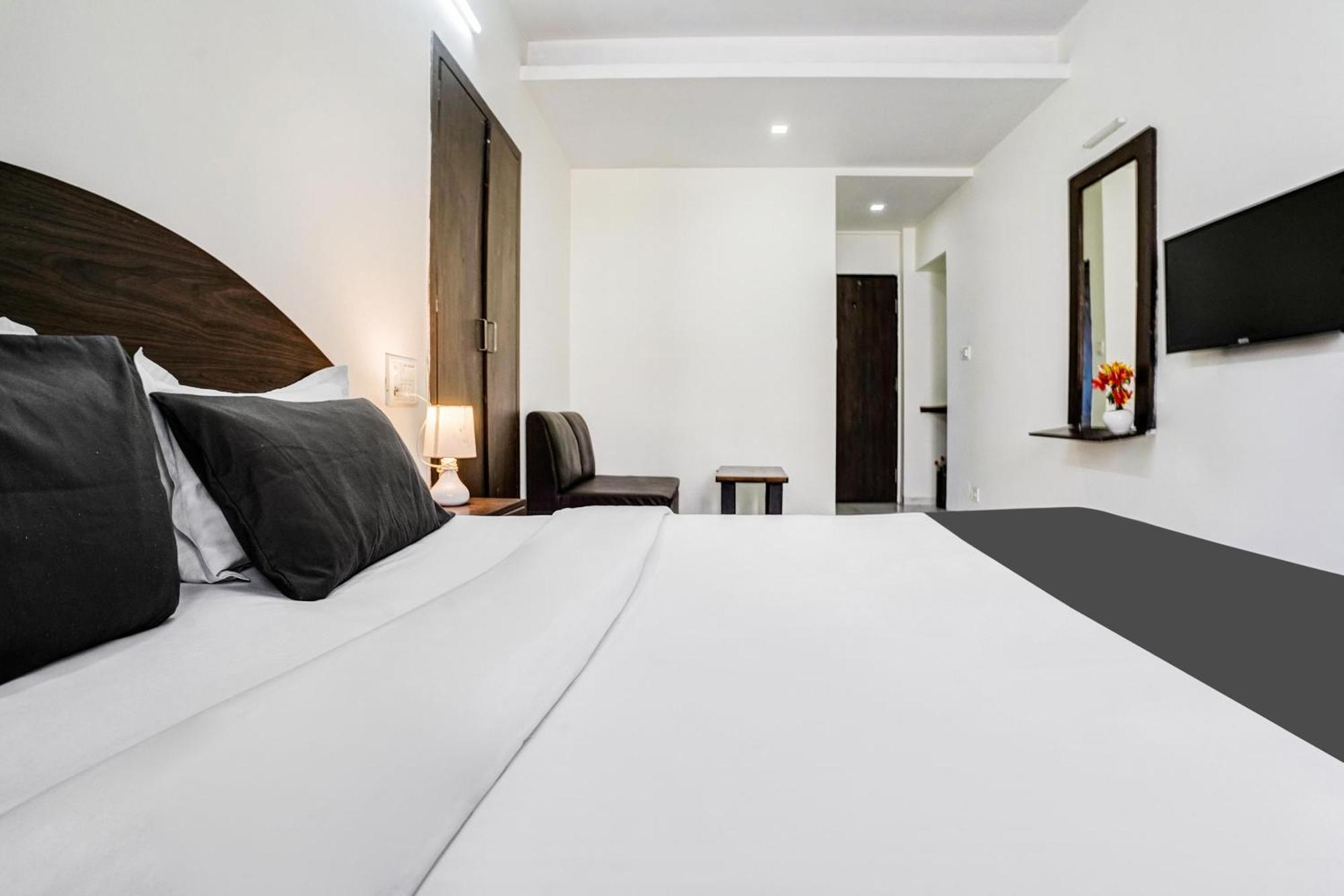 Super Hotel O Nashik Near Vijay Mamta Theatre Formerly Sahara Inn Екстер'єр фото