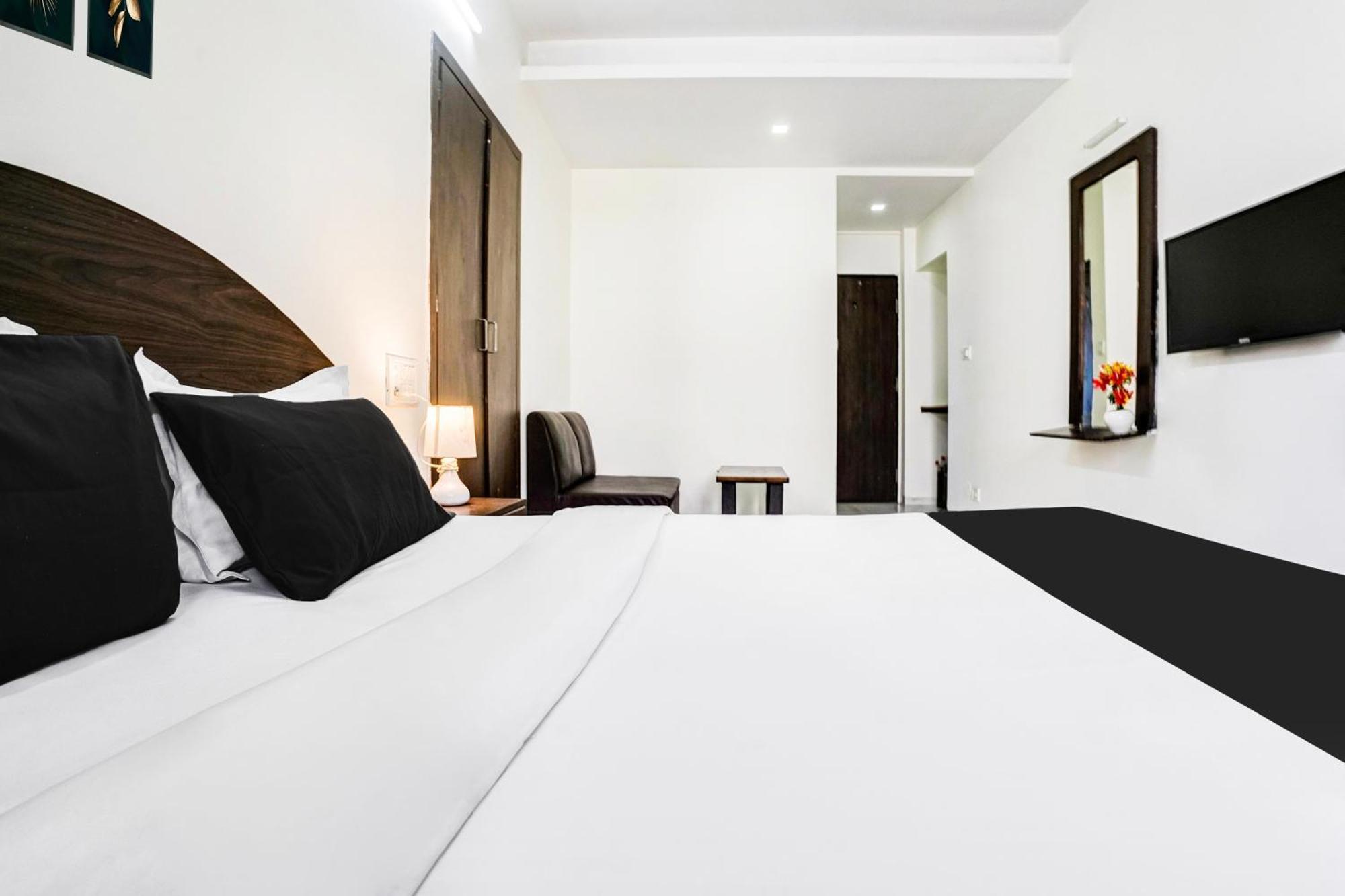 Super Hotel O Nashik Near Vijay Mamta Theatre Formerly Sahara Inn Екстер'єр фото